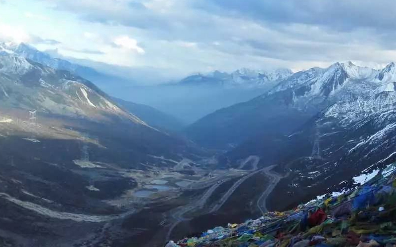 进藏翻越的第一座高山