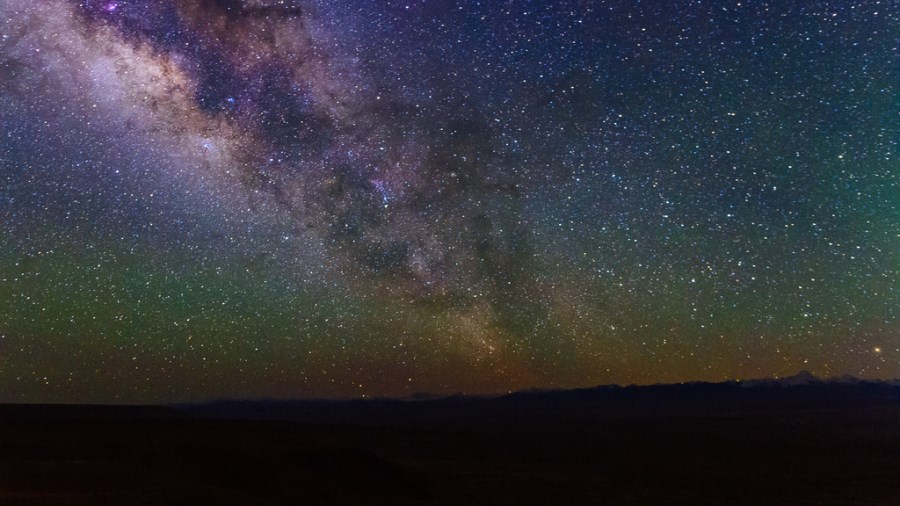  【扎达土林银河星空】扎达土林位于阿里地区扎达县境内。阿里地区由于海拔高，污染少，气候干燥，有着极佳的暗夜观星条件。国内第一家以星空为主题的暗夜公园就坐落在阿里地区。在阿里观星、看银河对于常年生活在城市 