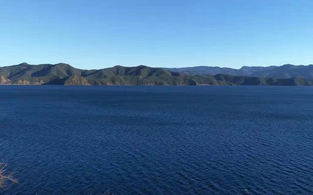 广袤的湖水