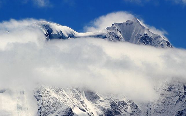 雅拉雪山