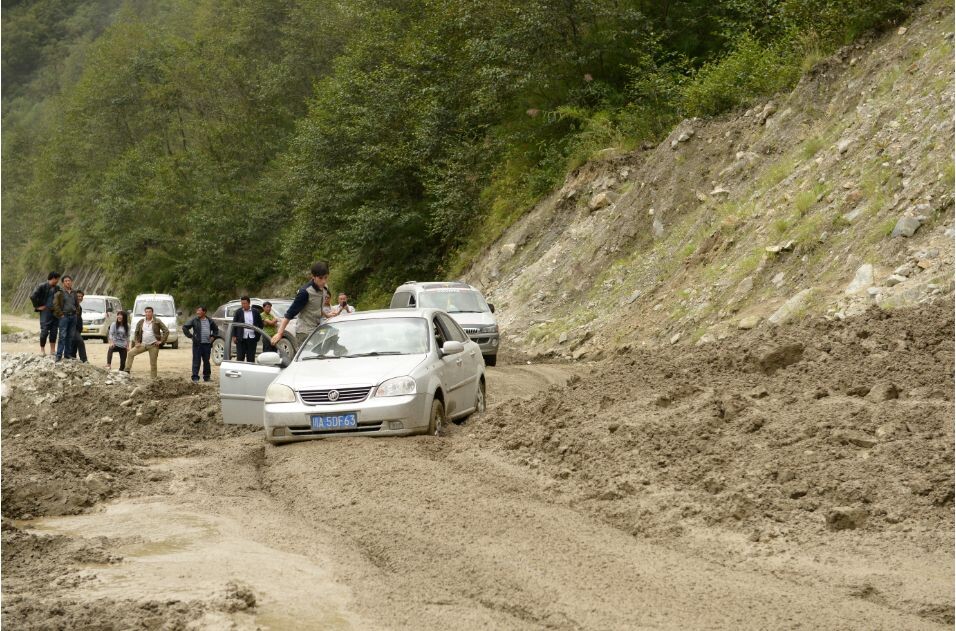 川藏线雨季泥石流多发路段有哪些